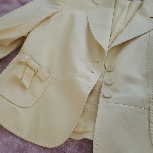 Yellow Blazer - Picture 2 of 2